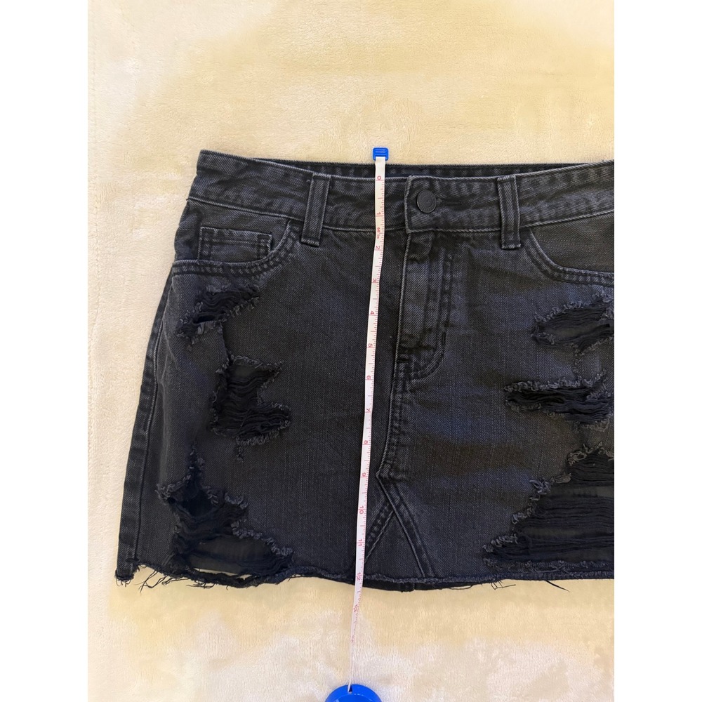 Hollister Black Distressed High Rise Denim Mini Skirt Size 1 W25 Frayed Cutoff - Picture 5 of 5